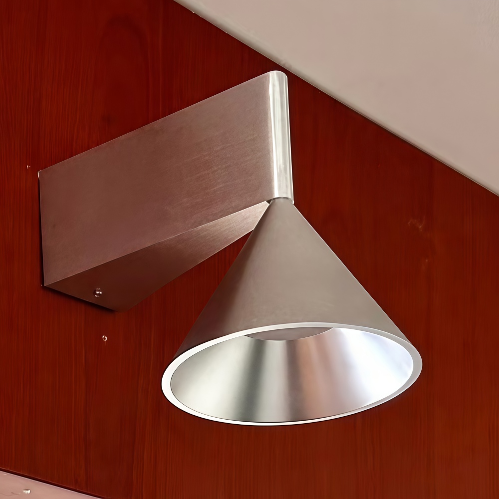 Metorq Wandleuchte Detailansicht in Silber