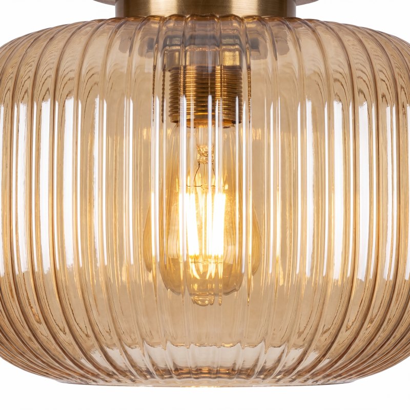 Geripptes Glas mit eingeschalteter Lichtquelle