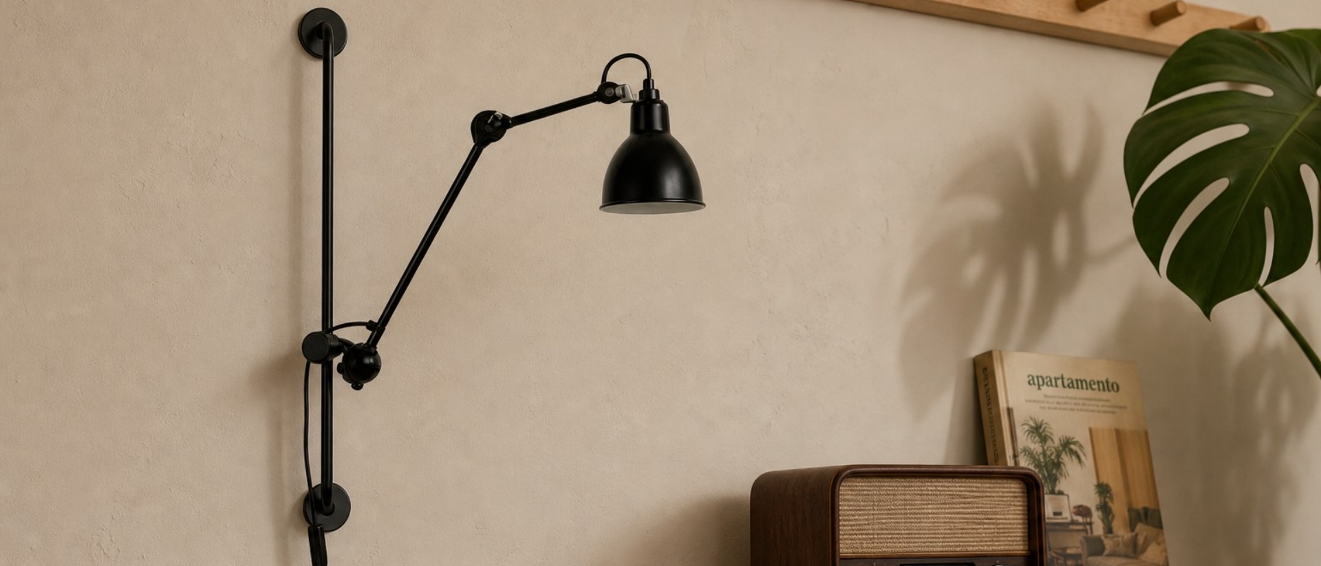 Gras Flexible Metal Telescopic Sconce im Innenraum