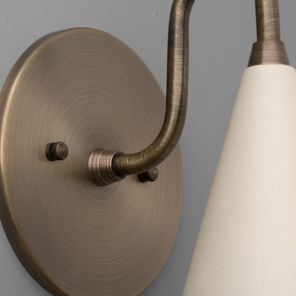 Nahaufnahme der Curva Metal Wandplatte