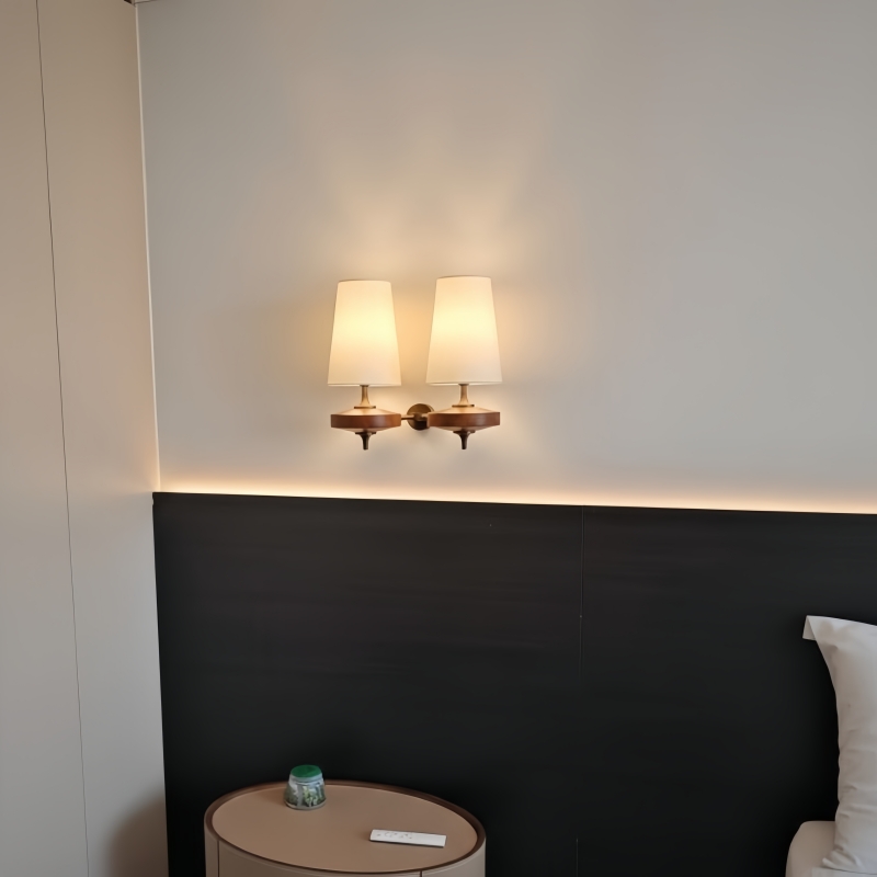 Kundenfoto mit eingeschalteter Wandleuchte