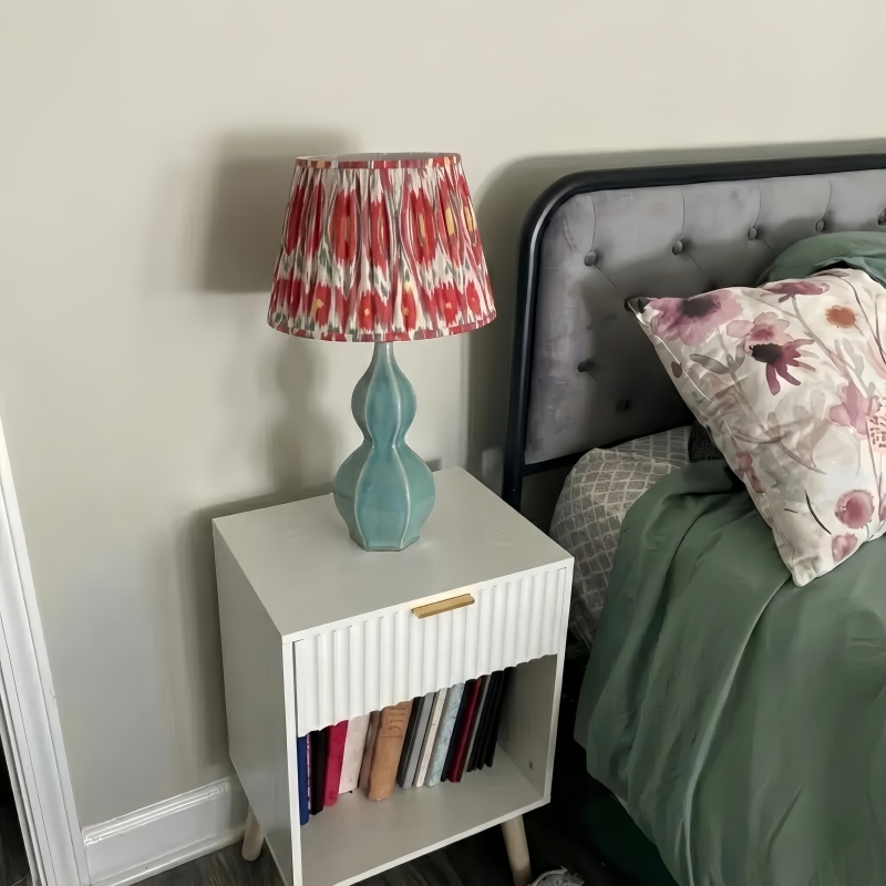 Kundenfoto der Thalune Tischleuchte am Bett