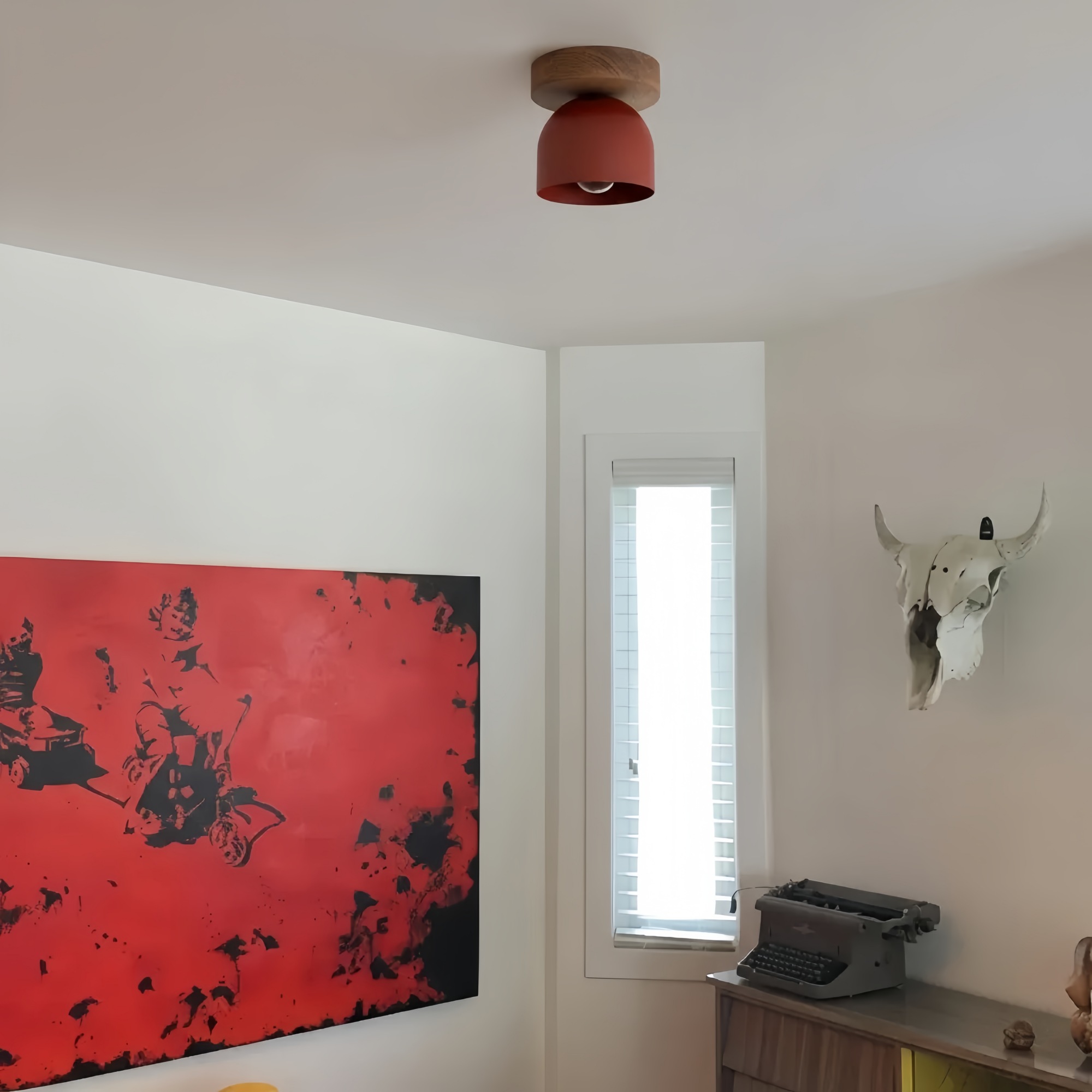 Kundenfoto der roten Metio Kuppel-Deckenleuchte in einem Wohnraum