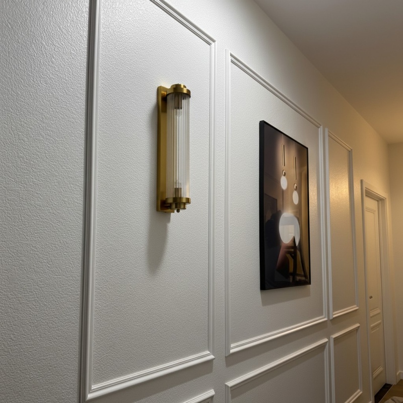 Kundenfoto einer goldenen Wandleuchte im Flur