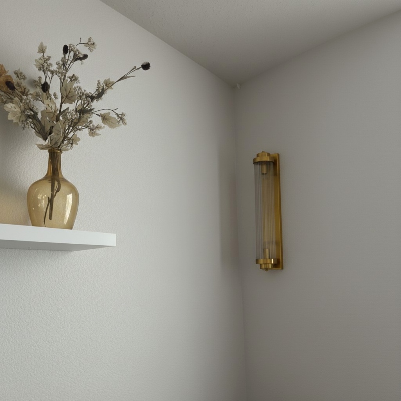 Kundenfoto der Säulenwandleuchte an einer hellen Wand