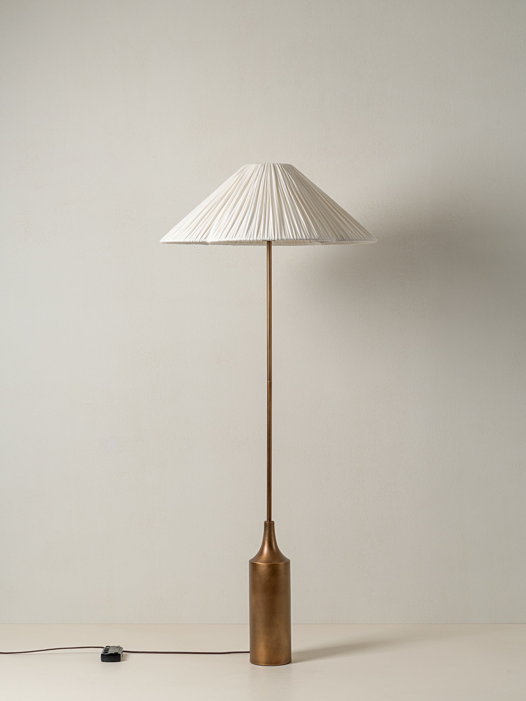 Lindi Stehlampe ausgeschaltet