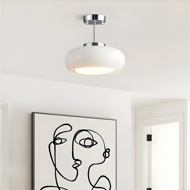 Vintage Bauhaus Deckenlampe mit weißem Glasschirm und Chromhalterung