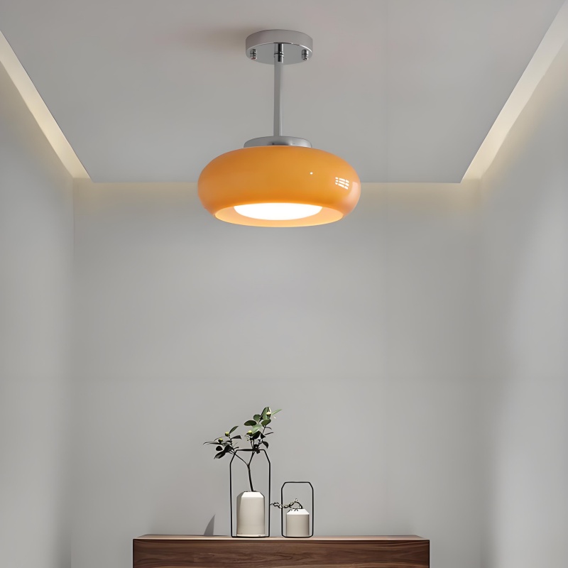 Weiße Bauhaus Deckenlampe mit Chromhalterung