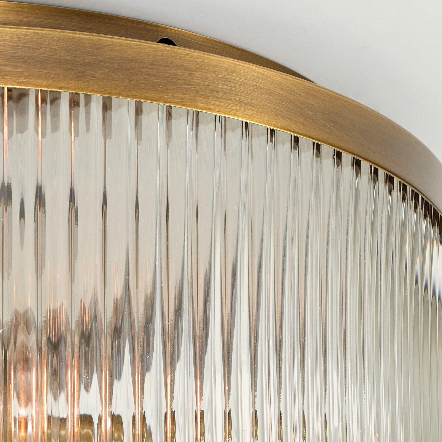 Detail des Metallrahmens und strukturierten Glases