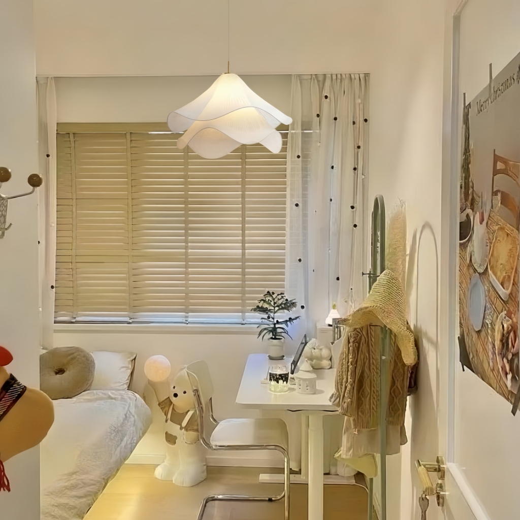 Kundenfoto der Pendelleuchte in einem hellen Zimmer