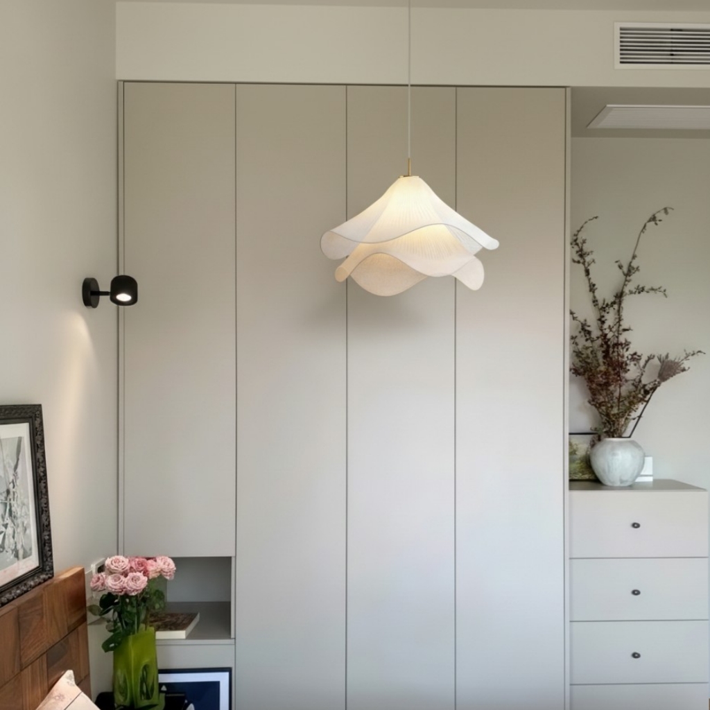 Kundenfoto der leuchtenden Pendelleuchte im Schlafzimmer