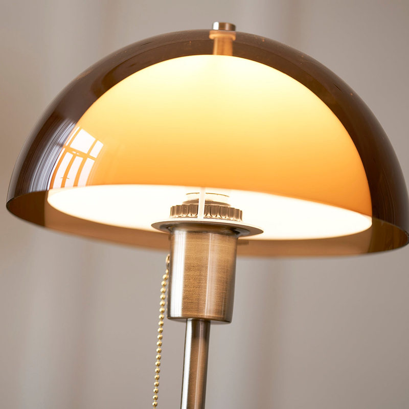 Nahaufnahme des warm leuchtenden Schirms