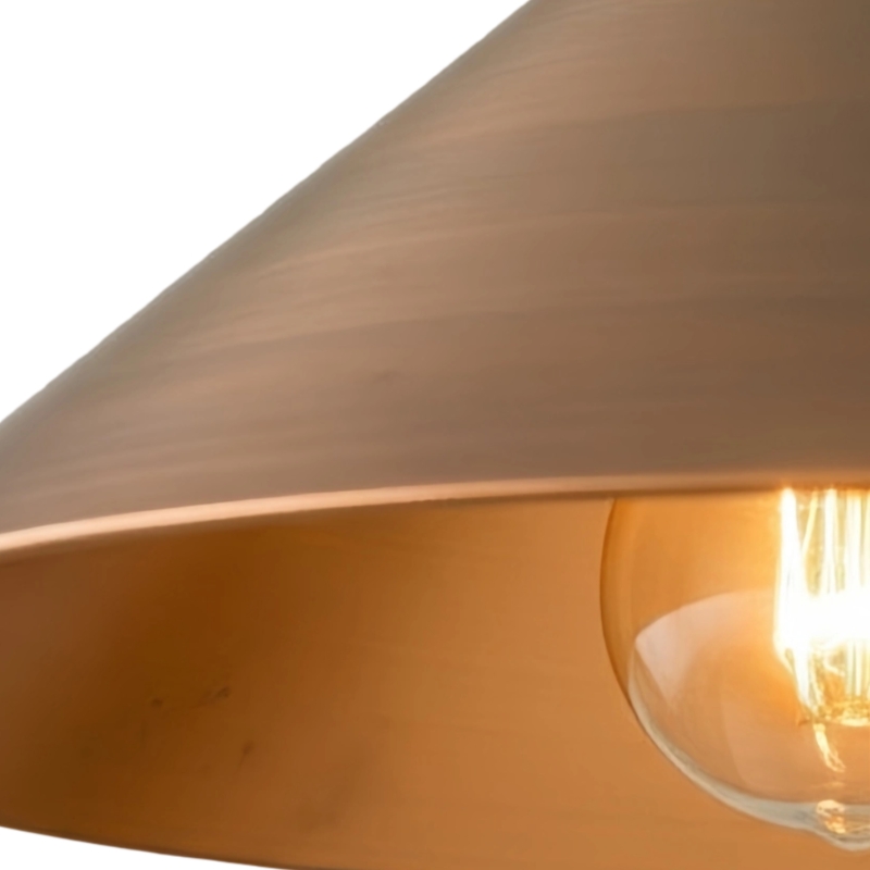 Detailansicht des Metallschirms und der Lichtquelle