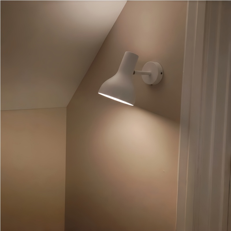 Kundenbild mit weißer Modryx Wandleuchte