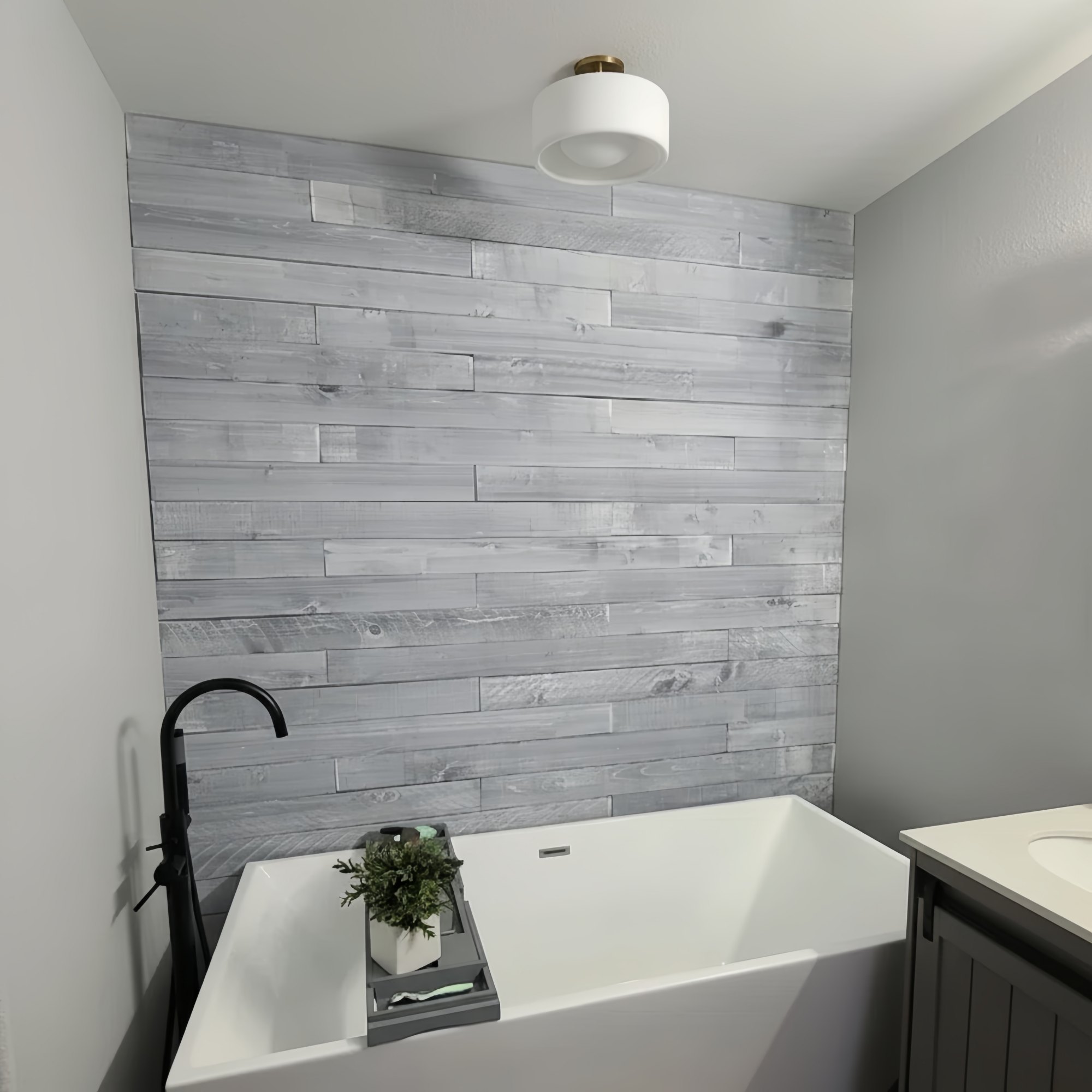 Kundenfoto mit weißer Cerova Leuchte im Badezimmer