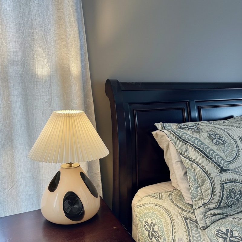 Kundenfoto der Undara Tischleuchte am Bett