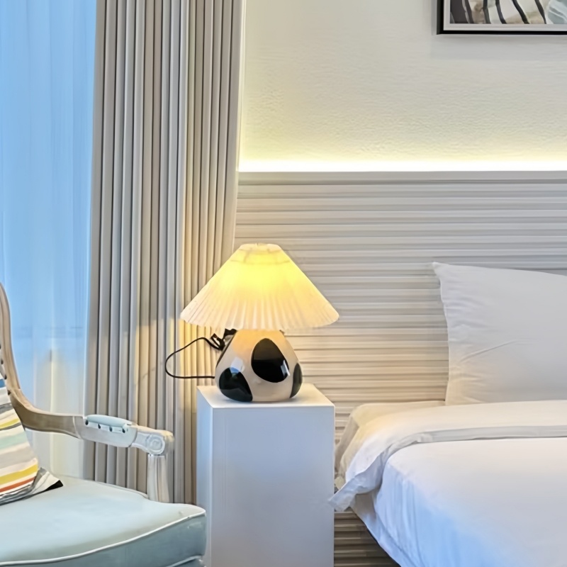 Kundenfoto der Undara Tischleuchte im Schlafzimmer