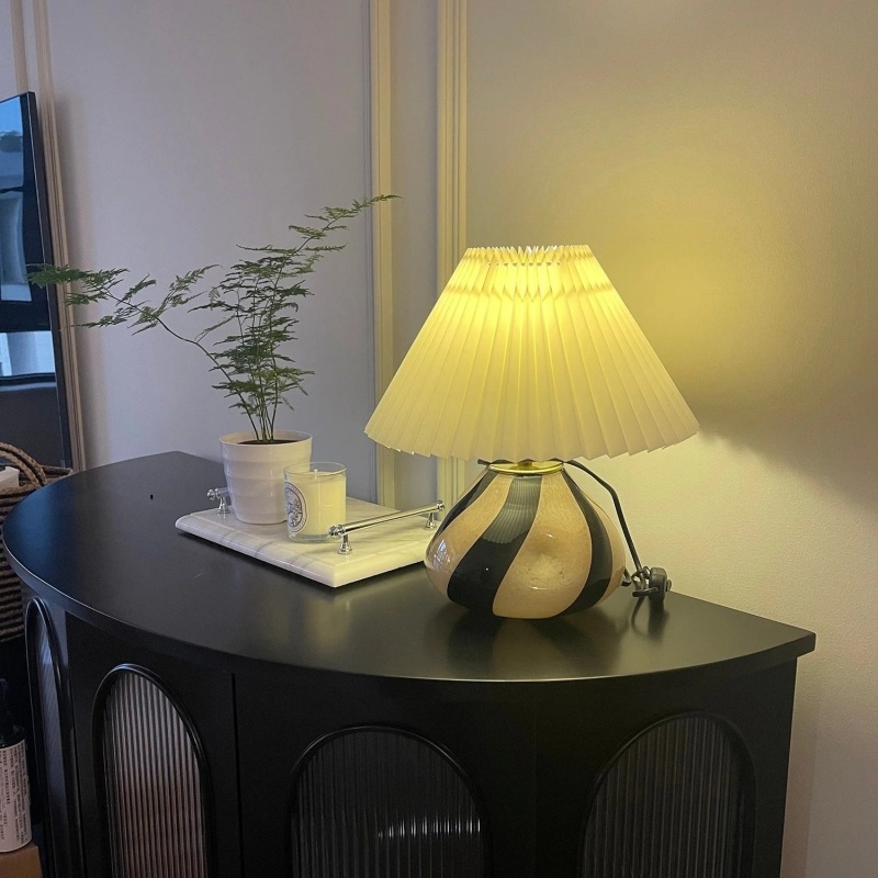 Kundenfoto der Undara Tischleuchte mit Warmem Licht