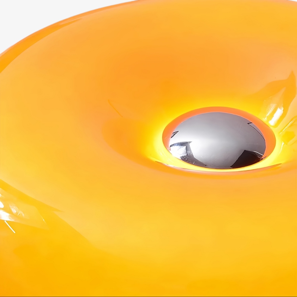 Detail der glänzenden orangefarbenen Glasoberfläche