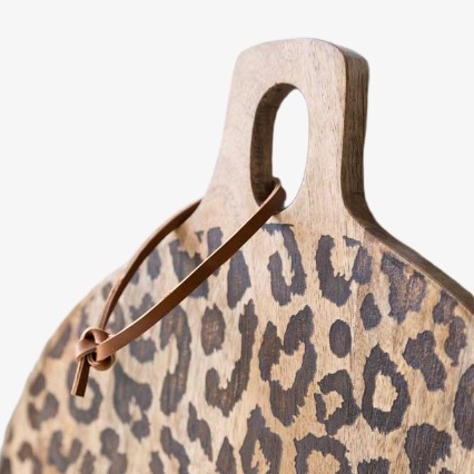 Griffdetail des Leopard-Holzbretts