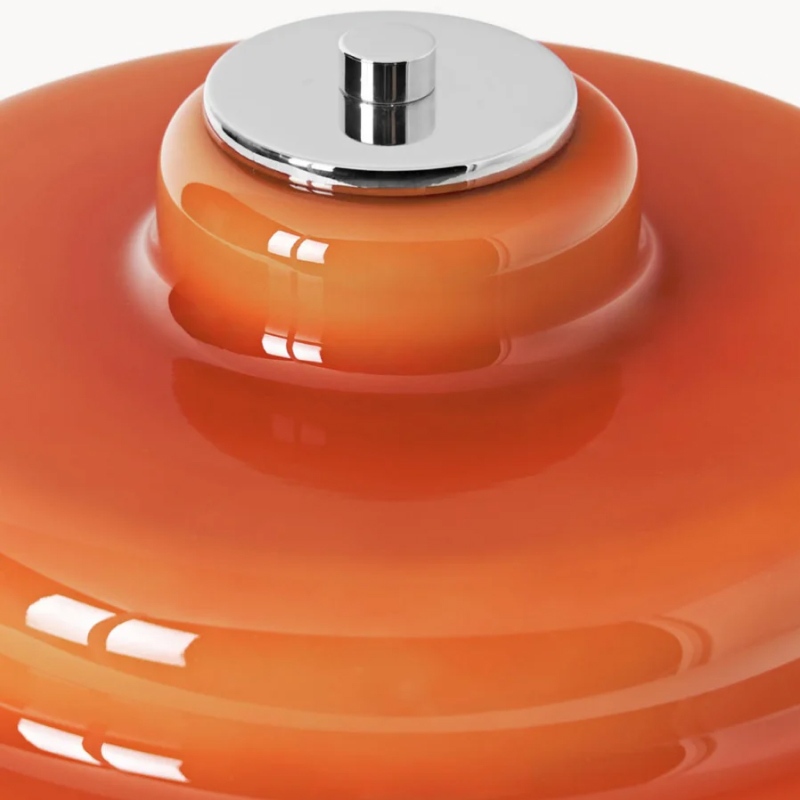 Glasdetail der orangefarbenen Tischlampe