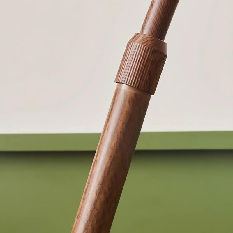 Holz- und Metallrohr Detail