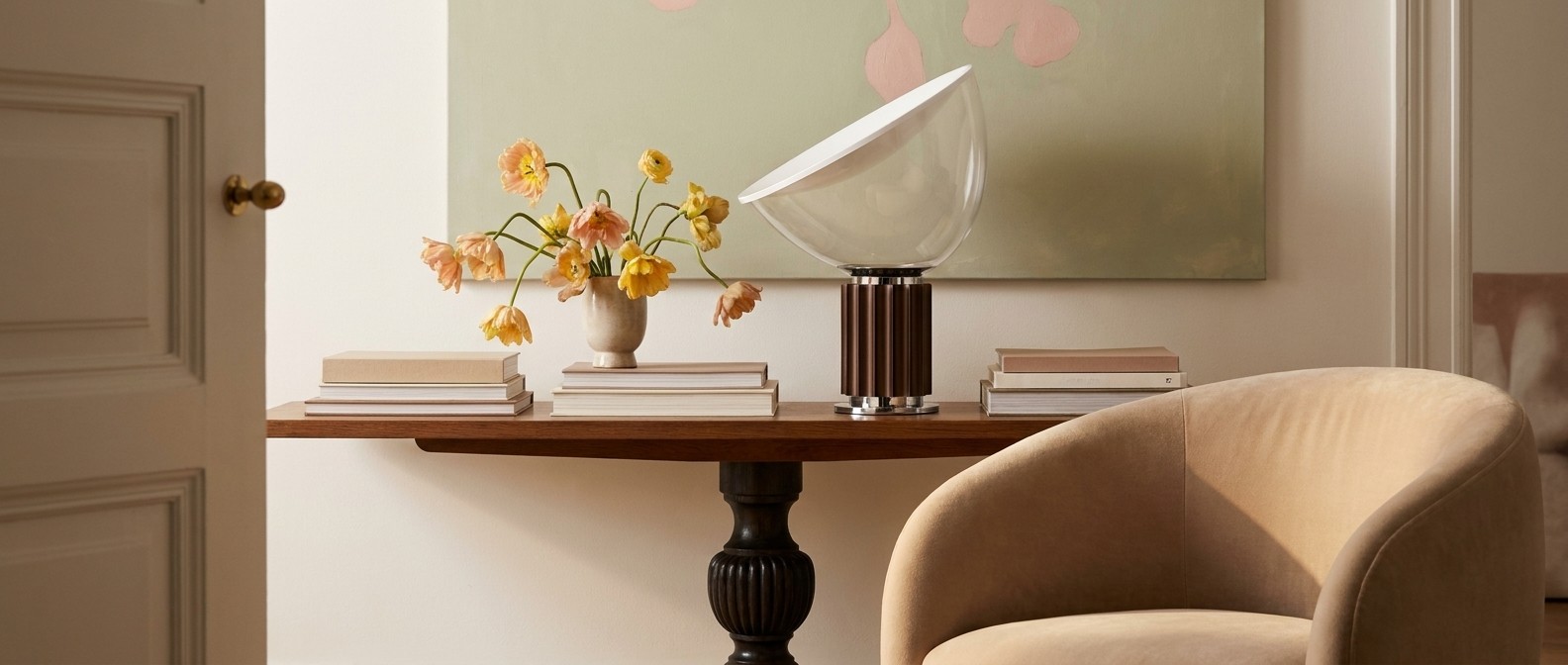 Taccia Tischleuchte mit Glasdiffusor