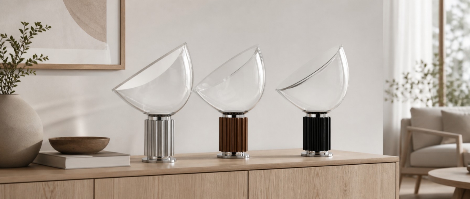 Taccia Tischleuchte in drei Ausführungen auf einem Sideboard