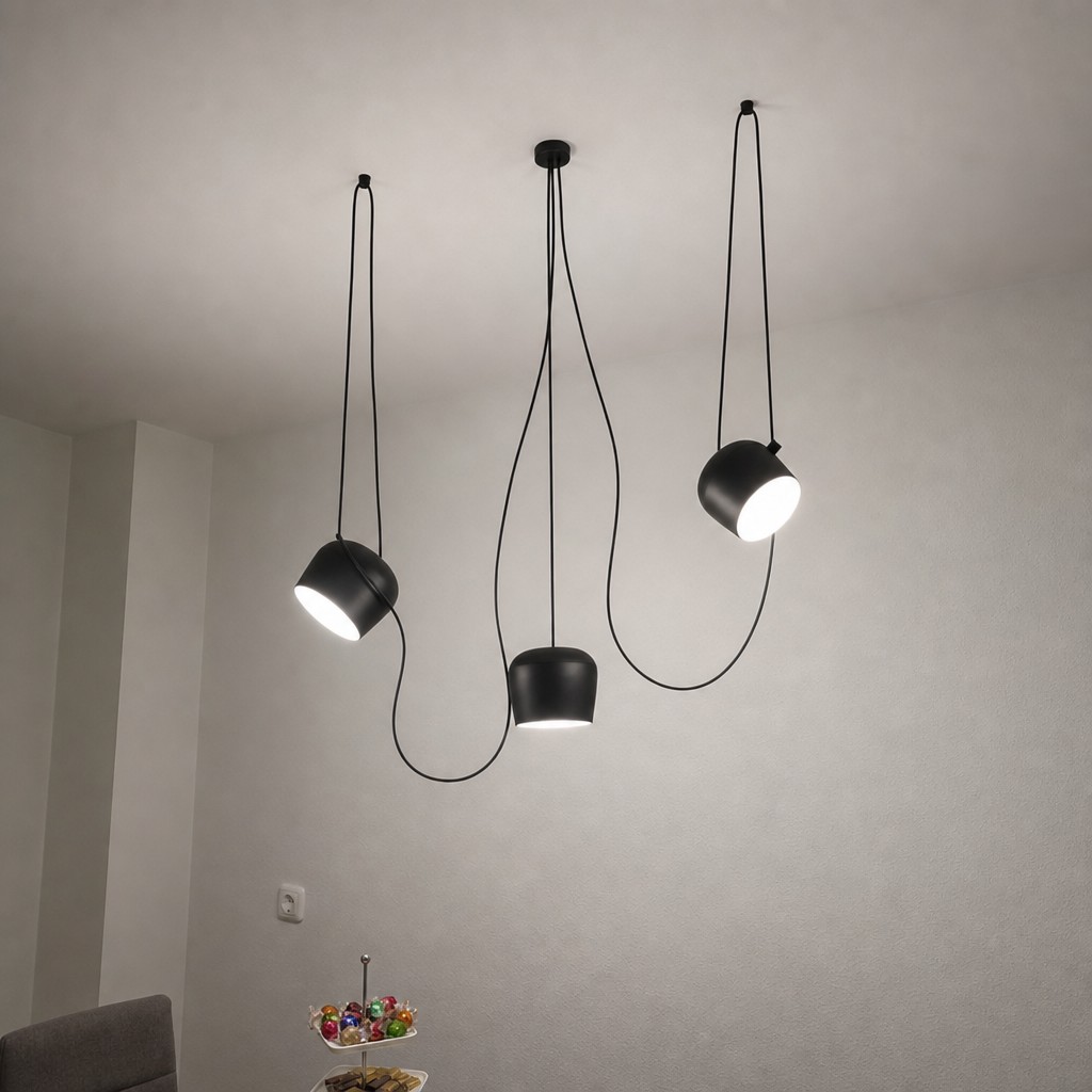 Kundenfoto Aim Pendant an grauer Wand