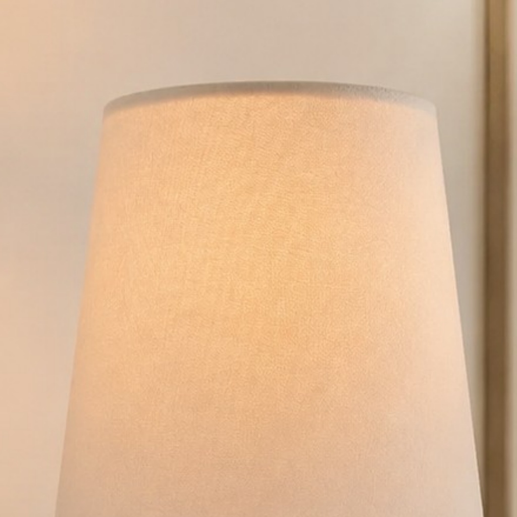 Detail des weißen Leinenschirms