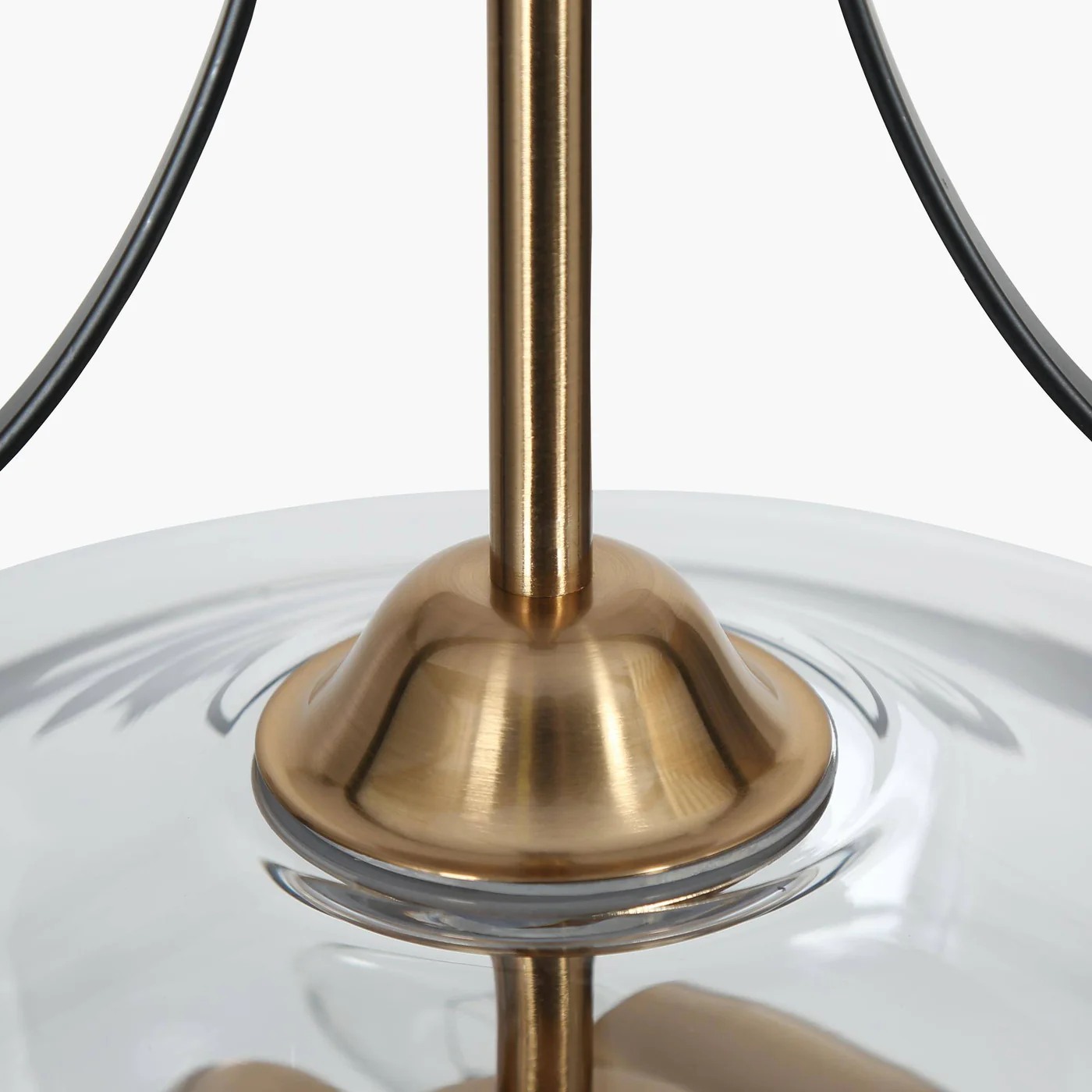Detailansicht der Messinghalterung und Glasform