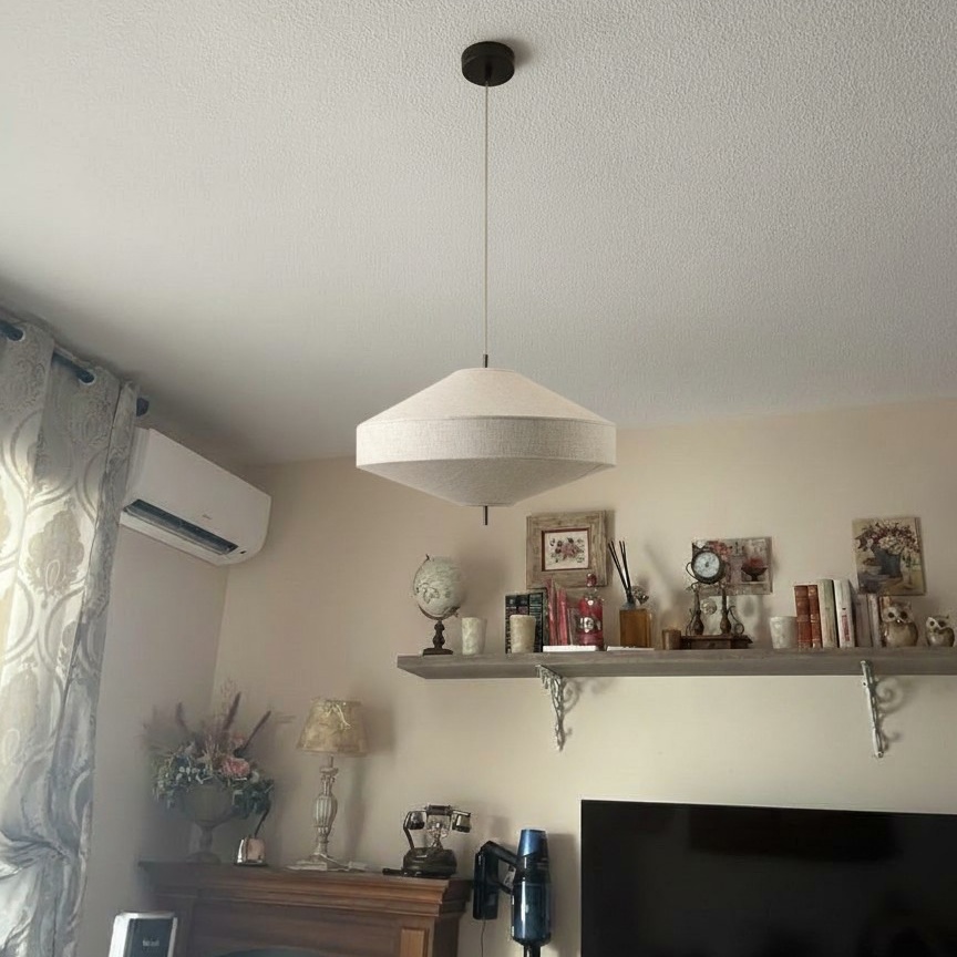 Zalen Pendelleuchte in einem Wohnraum