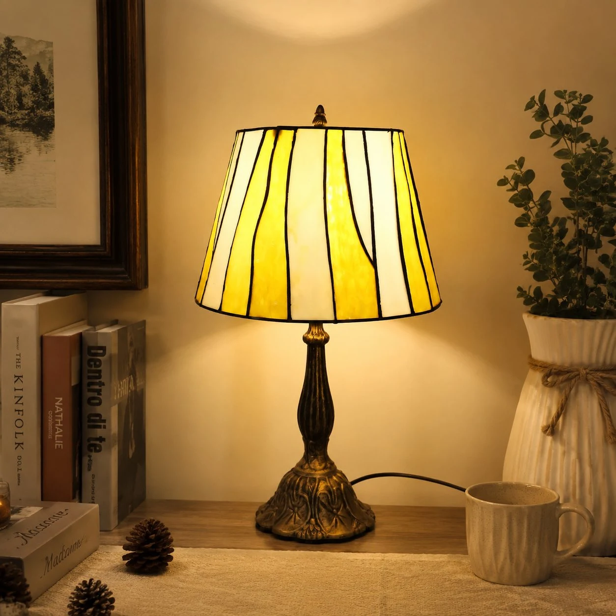 Tiffany-style stained glass table lamp product image