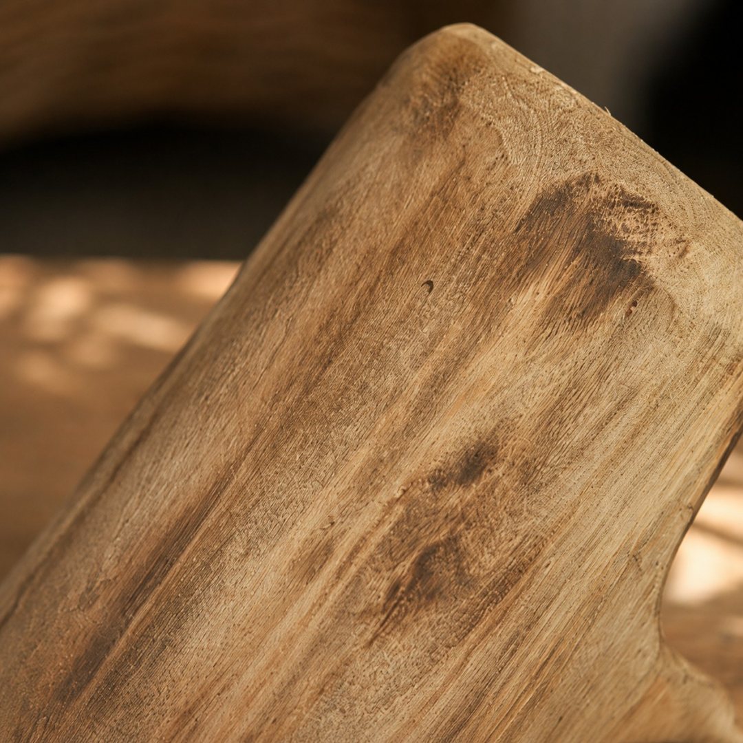 close view of the hand-shaped willow wood tray edge