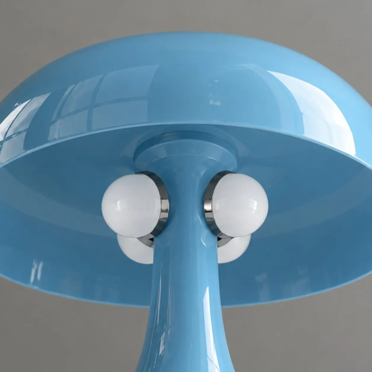 Close view of the replaceable bulb arrangement under the shade